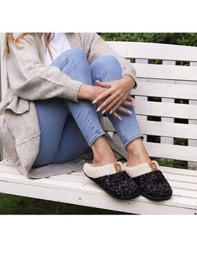 NWT Women Utra Ideas Slipper   Size  7-8